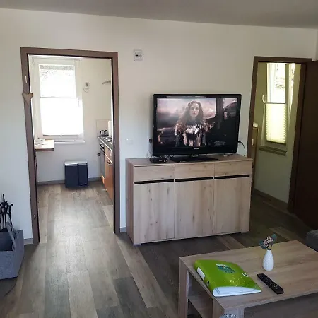 Am Badesee Schoensee 12 * Urnshausen